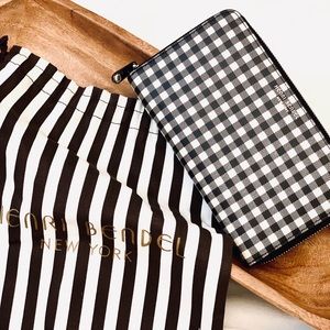 Henri Bendel Wallet